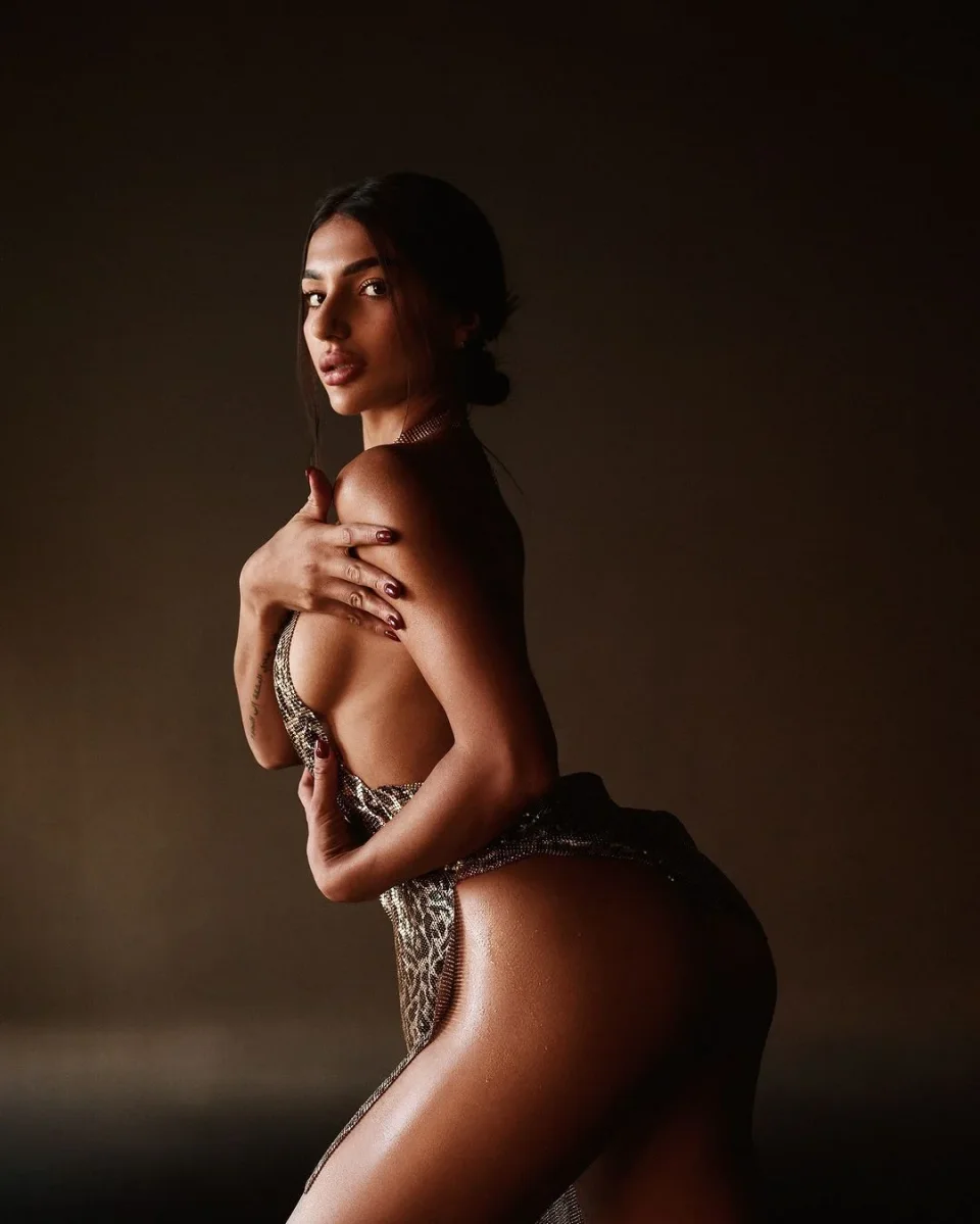 Josie photo 2 in Ajman: 24 years old, slim, black hair, 169 cm, 59 kg, B bust