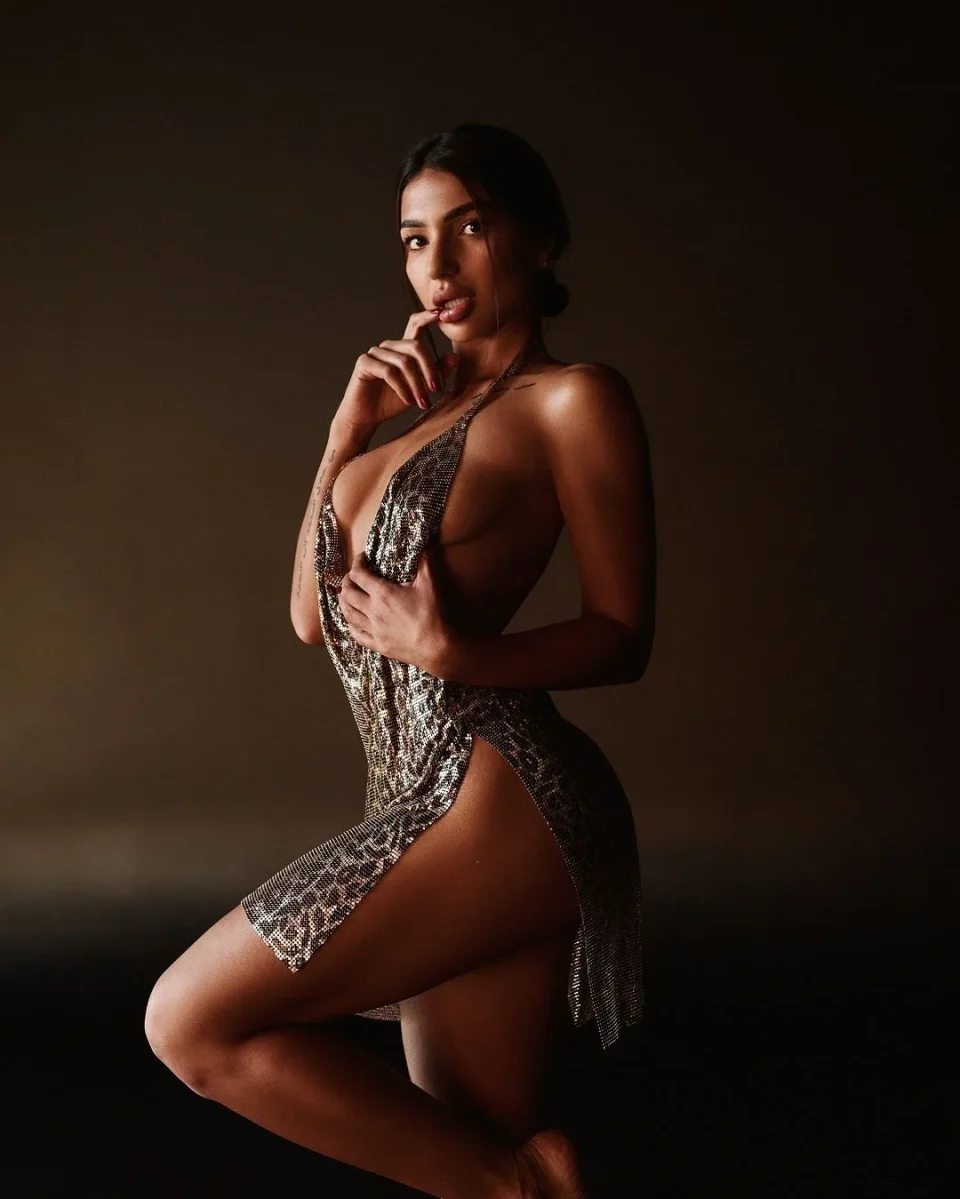 Josie photo 3 in Ajman: 24 years old, slim, black hair, 169 cm, 59 kg, B bust