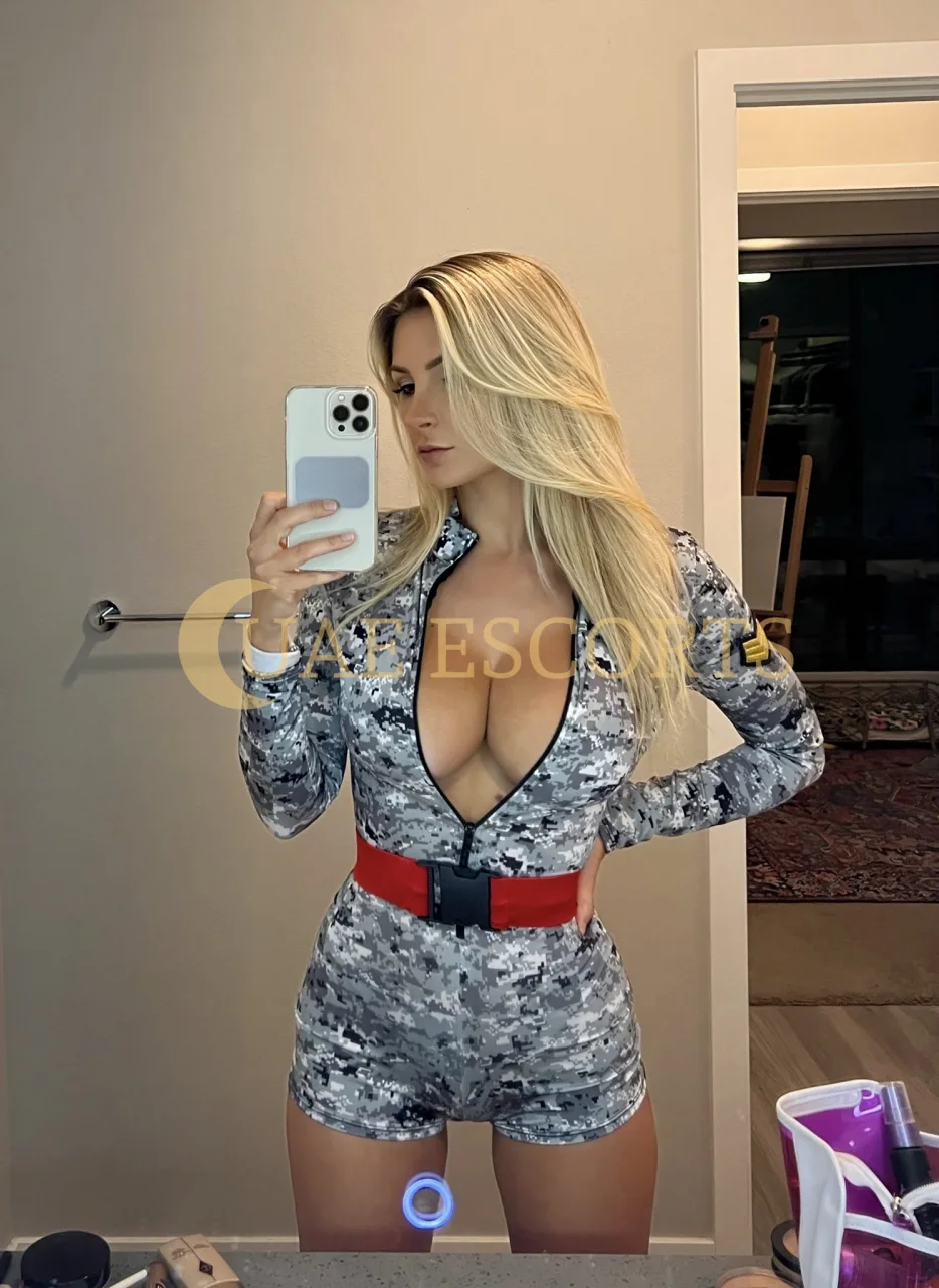 Алана фото 7 - Leeds, 27 лет, европейская, фигуристая, блондинка, 168 см, 54 кг, грудь Large