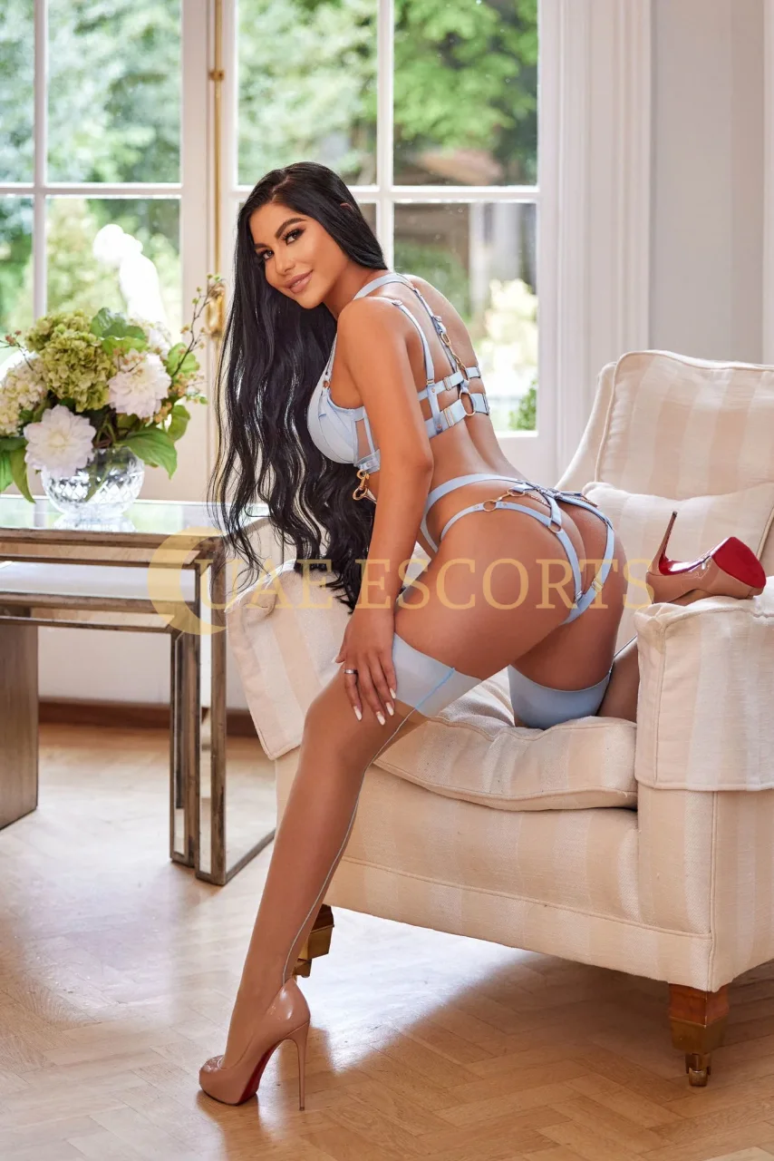 Angelica photo 9 in Saint-Tropez: 28 years old, european, slim, brunette, 160 cm, 50 kg, Medium bust