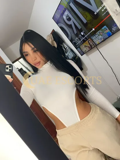 Annabelle photo 3 in Amsterdam: 28 years old, curvy, black hair, 170 cm, 53 kg, Medium bust