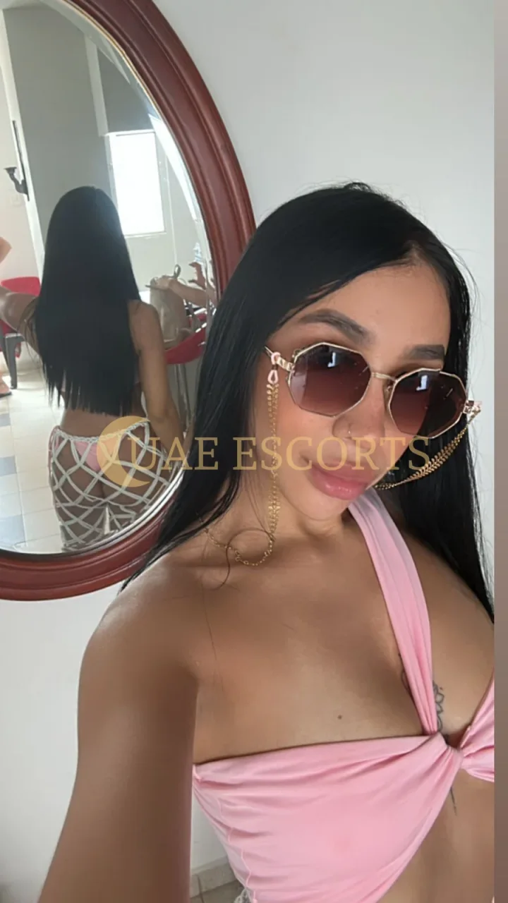Annabelle photo 4 in Amsterdam: 28 years old, curvy, black hair, 170 cm, 53 kg, Medium bust
