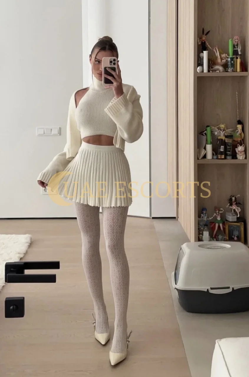 April photo 6 in Bielefeld: 25 years old, european, slim, blonde hair, 169 cm, 49 kg, Large bust