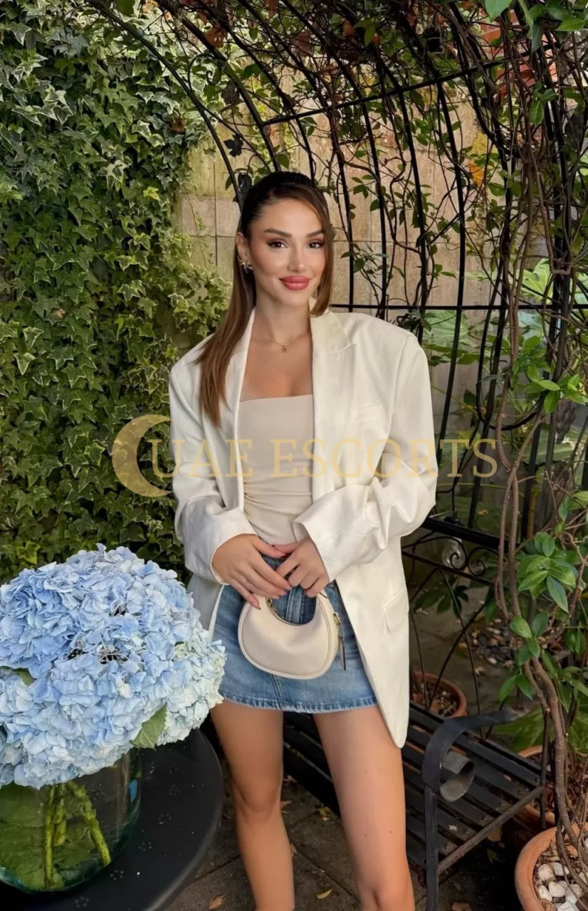 Autumn photo 6 in Sheffield: 25 years old, slim, black hair, 176 cm, 56 kg, Large bust