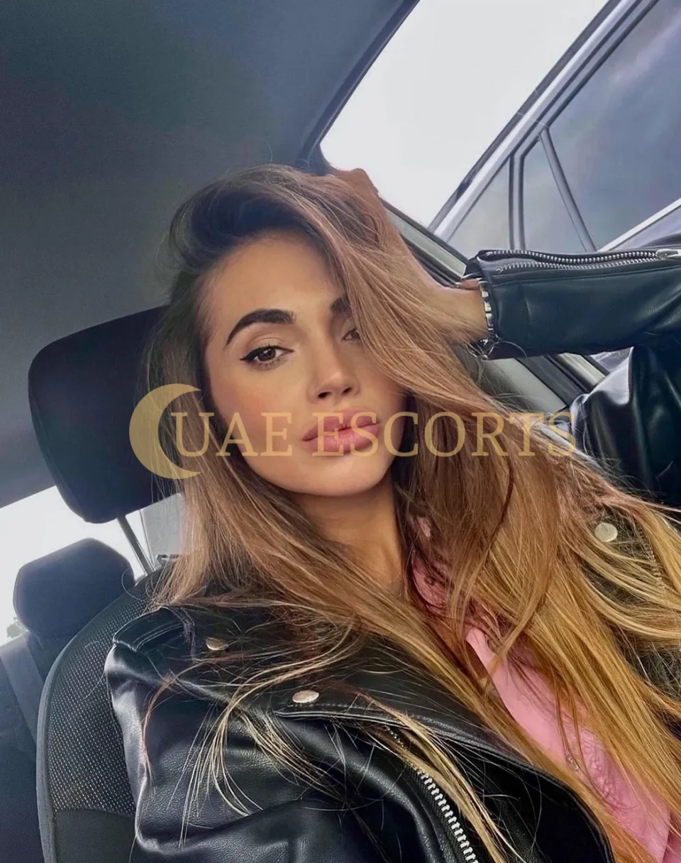 Ava photo 2 in Paris: 26 years old, arab, slim, brown hair, 169 cm, 54 kg, Medium bust