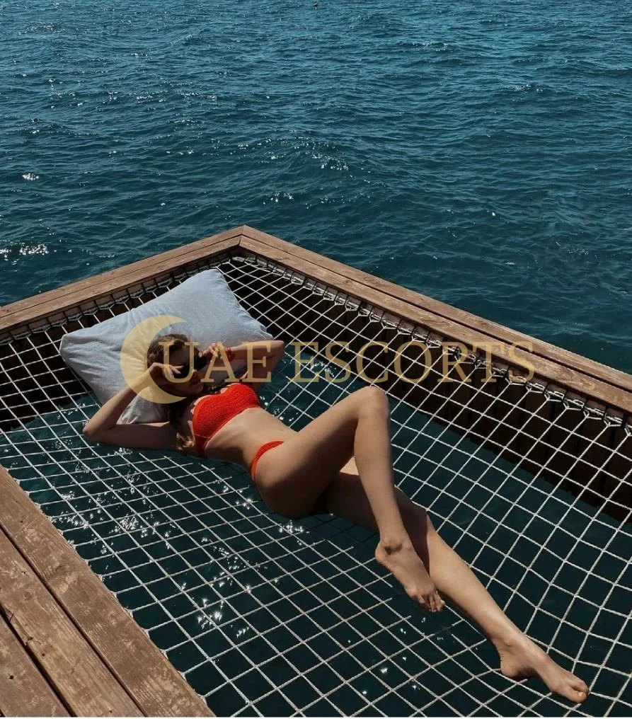 Bianca photo 2 in Frankfurt: 20 years old, european, slim, brown hair, 169 cm, 53 kg, Medium bust