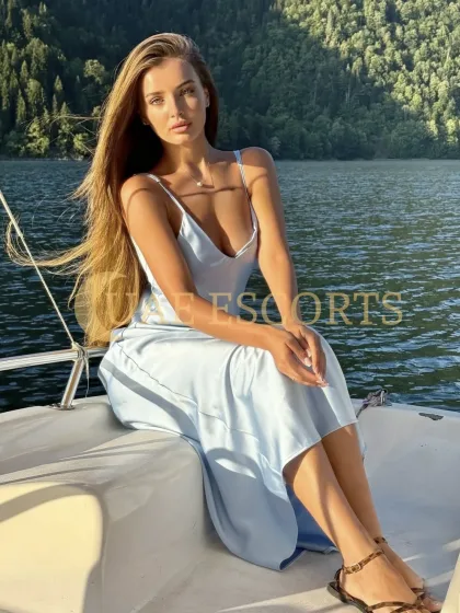 Camille photo 1 in Cloppenburg: 21 years old, european, slim, brown hair, 170 cm, 53 kg, Medium bust