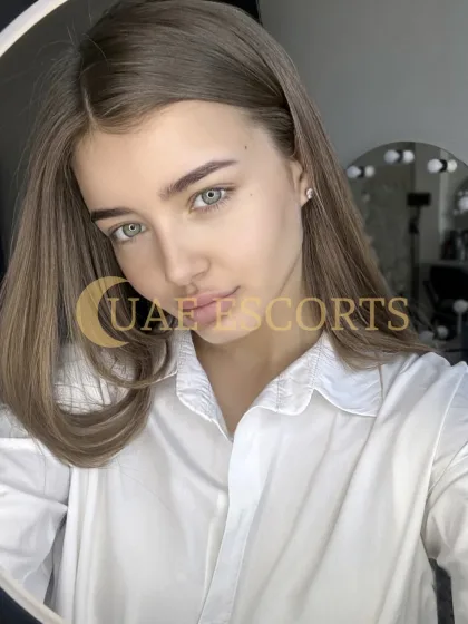 Camille photo 3 in Cloppenburg: 21 years old, european, slim, brown hair, 170 cm, 53 kg, Medium bust