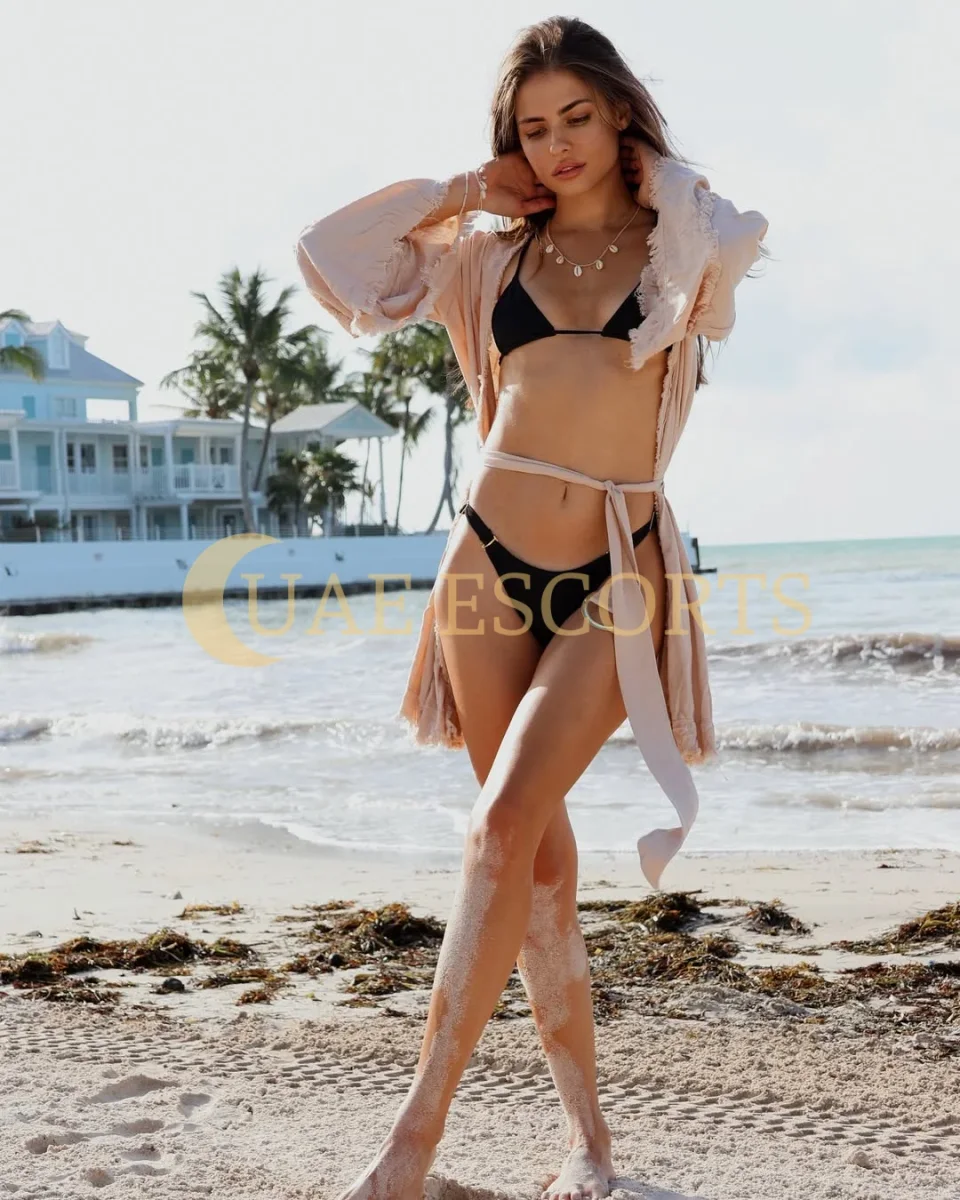 Carmen photo 4 in Montargis: 20 years old, arab, slim, brown hair, 171 cm, 54 kg, Medium bust