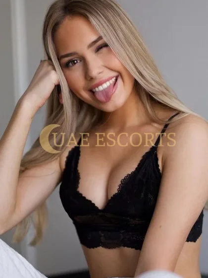 Caroline photo 1 in Saintes: 22 years old, european, slim, blonde hair, 168 cm, 51 kg, Medium bust
