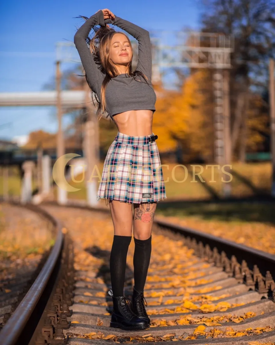 Celeste photo 6 in Massy: 22 years old, european, slim, brown hair, 169 cm, 53 kg, Medium bust