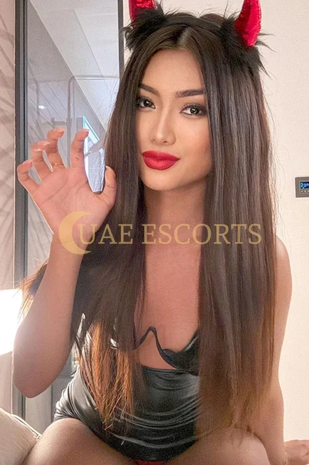 Charlotte photo 5 in Karlsruhe: 25 years old, european, slim, black hair, 166 cm, 67 kg, Medium bust