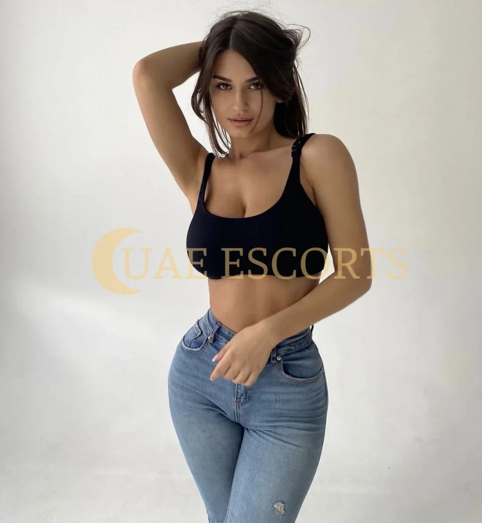 Chelsea photo 2 in Alton: 27 years old, european, slim, black hair, 172 cm, 69 kg, Medium bust