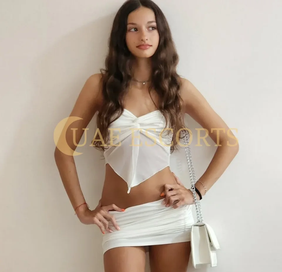 Киара фото 2 - Dusseldorf, 19 лет, европейская, стройная, шатенка, 170 см, 51 кг, грудь Medium