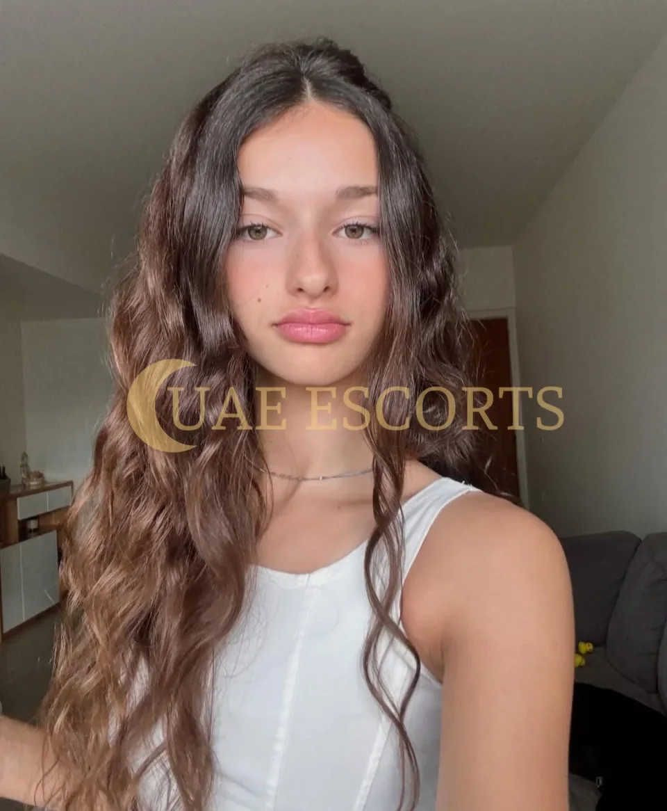 Киара фото 5 - Dusseldorf, 19 лет, европейская, стройная, шатенка, 170 см, 51 кг, грудь Medium