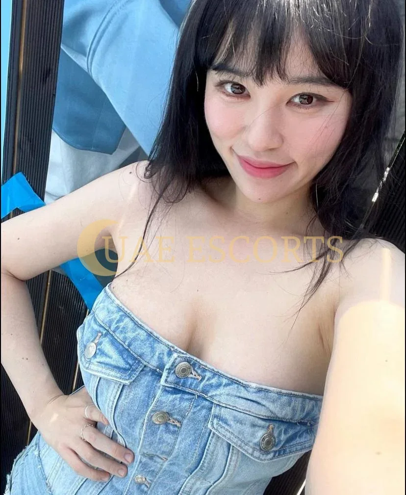 Chloe photo 3 in Stuttgart: 25 years old, arab, regular, black hair, 170 cm, 50 kg, Medium bust
