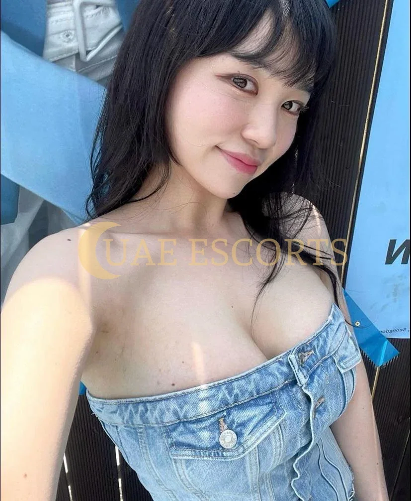 Chloe photo 4 in Stuttgart: 25 years old, arab, regular, black hair, 170 cm, 50 kg, Medium bust