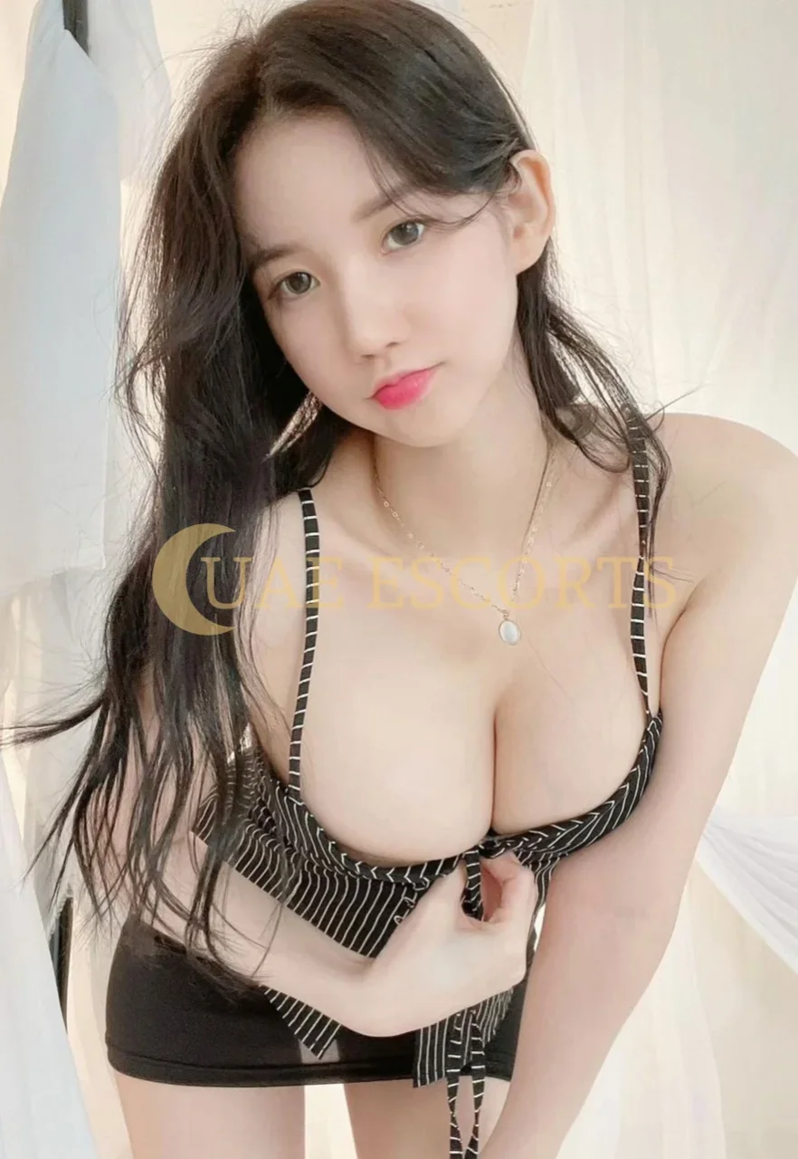 Christine photo 8 in Chigwell: 25 years old, asian, slim, black hair, 160 cm, 48 kg, Medium bust