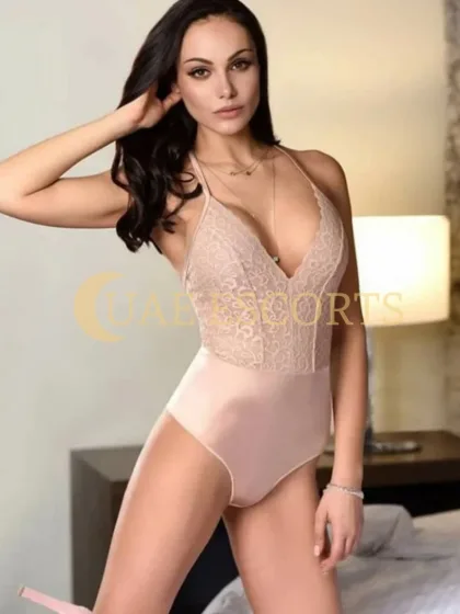 Corinne photo 3 in Grenoble: 32 years old, slim, blonde hair, 171 cm, 54 kg, Medium bust
