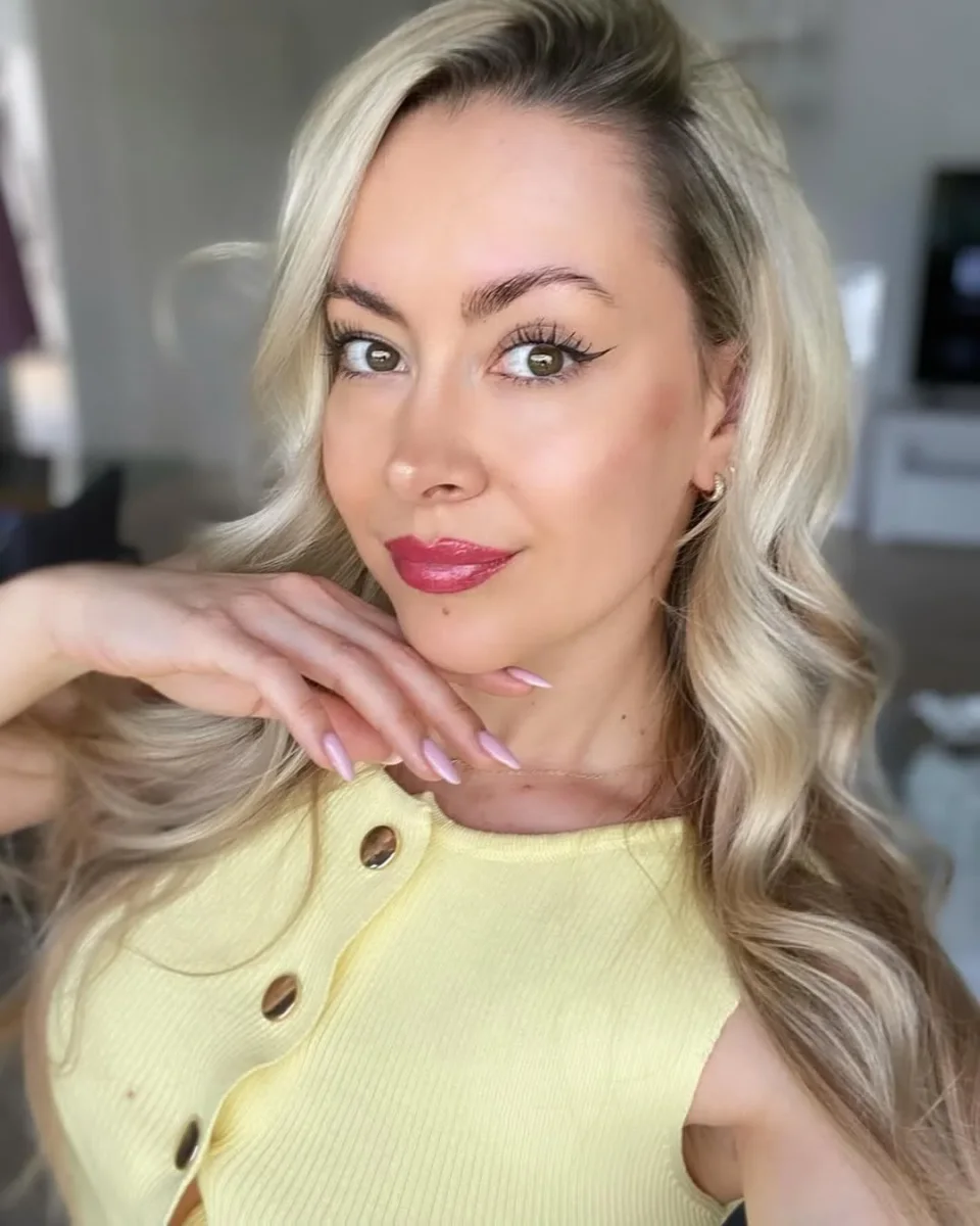 Mary photo 1 in Dubai: 22 years old, arab, slim, blonde hair, 169 cm, 55 kg, B bust