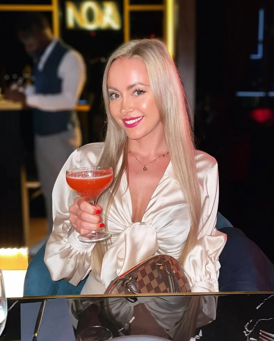 Mary photo 6 in Dubai: 22 years old, arab, slim, blonde hair, 169 cm, 55 kg, B bust