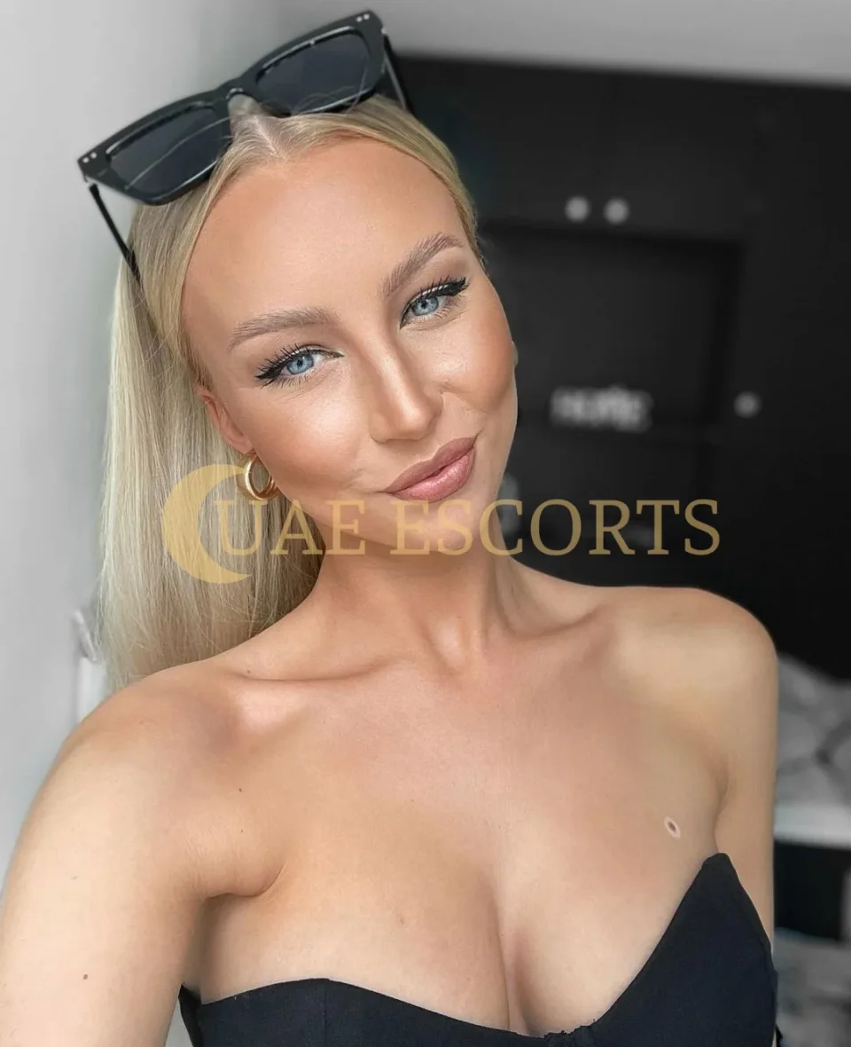 Dina photo 1 in Roermond: 20 years old, european, slim, blonde hair, 169 cm, 53 kg, Large bust