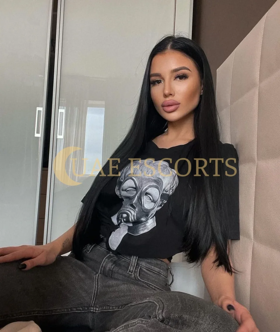 Eileen photo 3 in Le Puy-en-Velay: 30 years old, european, slim, black hair, 171 cm, 54 kg, Medium bust