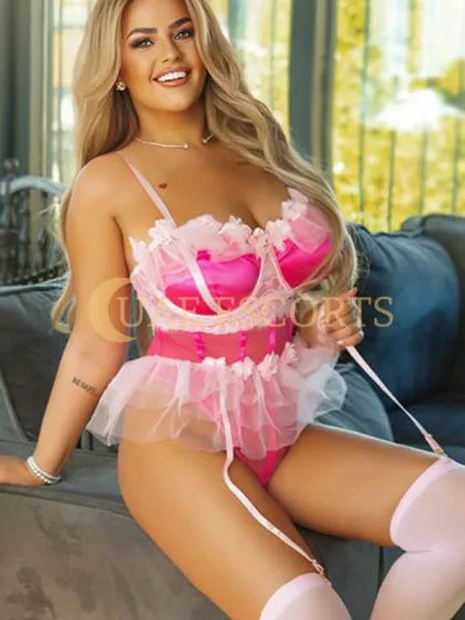 Elliana photo 3 in Montrouge: 33 years old, slim, black hair, 171 cm, 55 kg, Medium bust