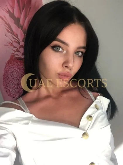 Emerald photo 1 in Leicester: 21 years old, arab, slim, black hair, 167 cm, 53 kg, Medium bust