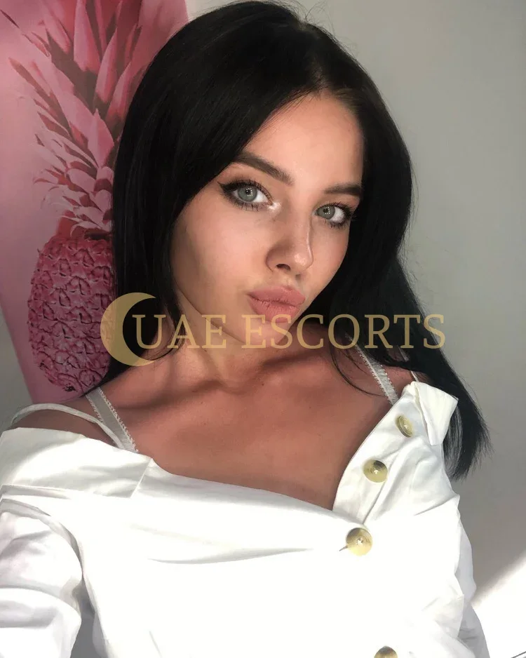 Emerald photo 1 in Leicester: 21 years old, arab, slim, black hair, 167 cm, 53 kg, Medium bust