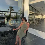 Enid photo 5 in Sheffield: 25 years old, curvy, brown hair, 176 cm, 70 kg, Large bust