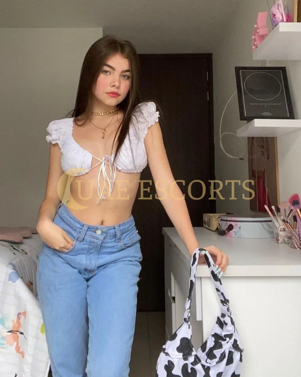 Flora photo 9 in Munich: 22 years old, curvy, brunette, 180 cm, 76 kg, Large bust