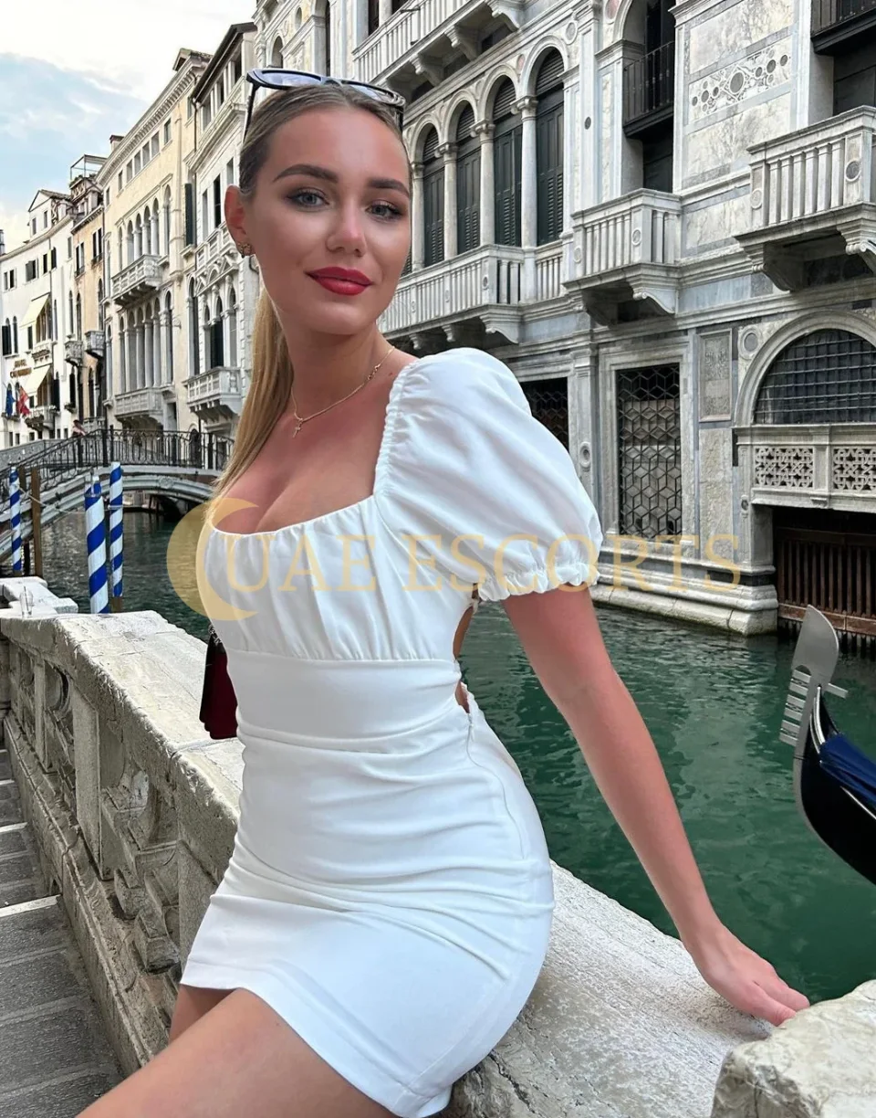 Gabriella photo 4 in Aix-en-Provence: 23 years old, european, slim, blonde hair, 168 cm, 54 kg, Medium bust