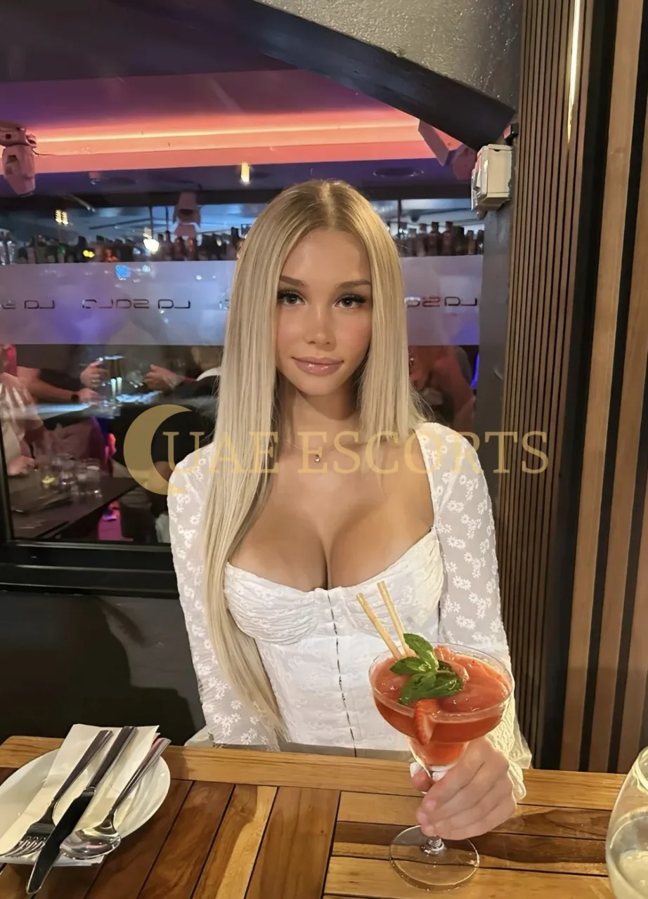 Hailey photo 3 in Paris: 25 years old, skinny, brown hair, 169 cm, 50 kg, Medium bust