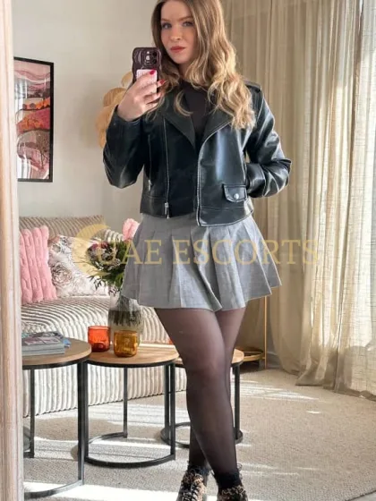 Хелена фото 4 - Saint-Tropez, 27 лет, европейская, regular, черные волосы, 165 см, 54 кг, грудь Large
