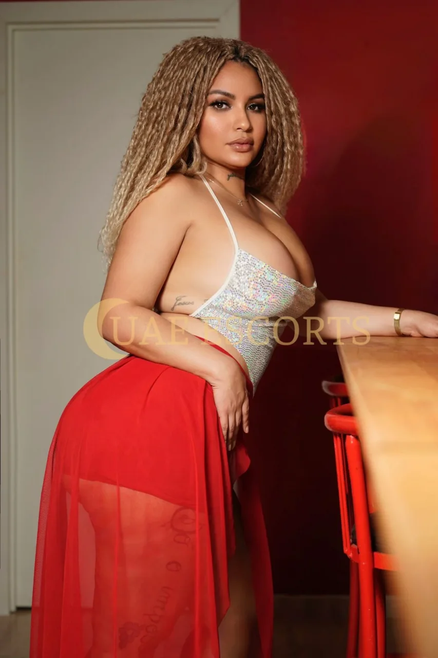 Isadora photo 1 in Biarritz: 26 years old, european, regular, black hair, 168 cm, 75 kg, Large bust