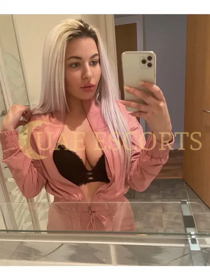 Kaylee photo 2 in Annecy: 30 years old, regular, blonde hair, 165 cm, 57 kg, Large bust