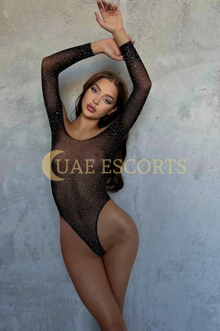 Kinley photo 5 in Paris: 25 years old, slim, brown hair, 172 cm, 60 kg, Medium bust