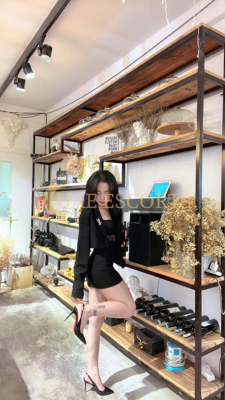 Laurel photo 5 in Toulouse: 26 years old, regular, black hair, 163 cm, 53 kg, Large bust
