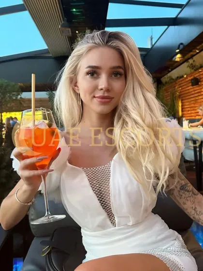 Лина фото 4 - Dusseldorf, 24 года, regular, блондинка, 170 см, 50 кг, грудь Medium