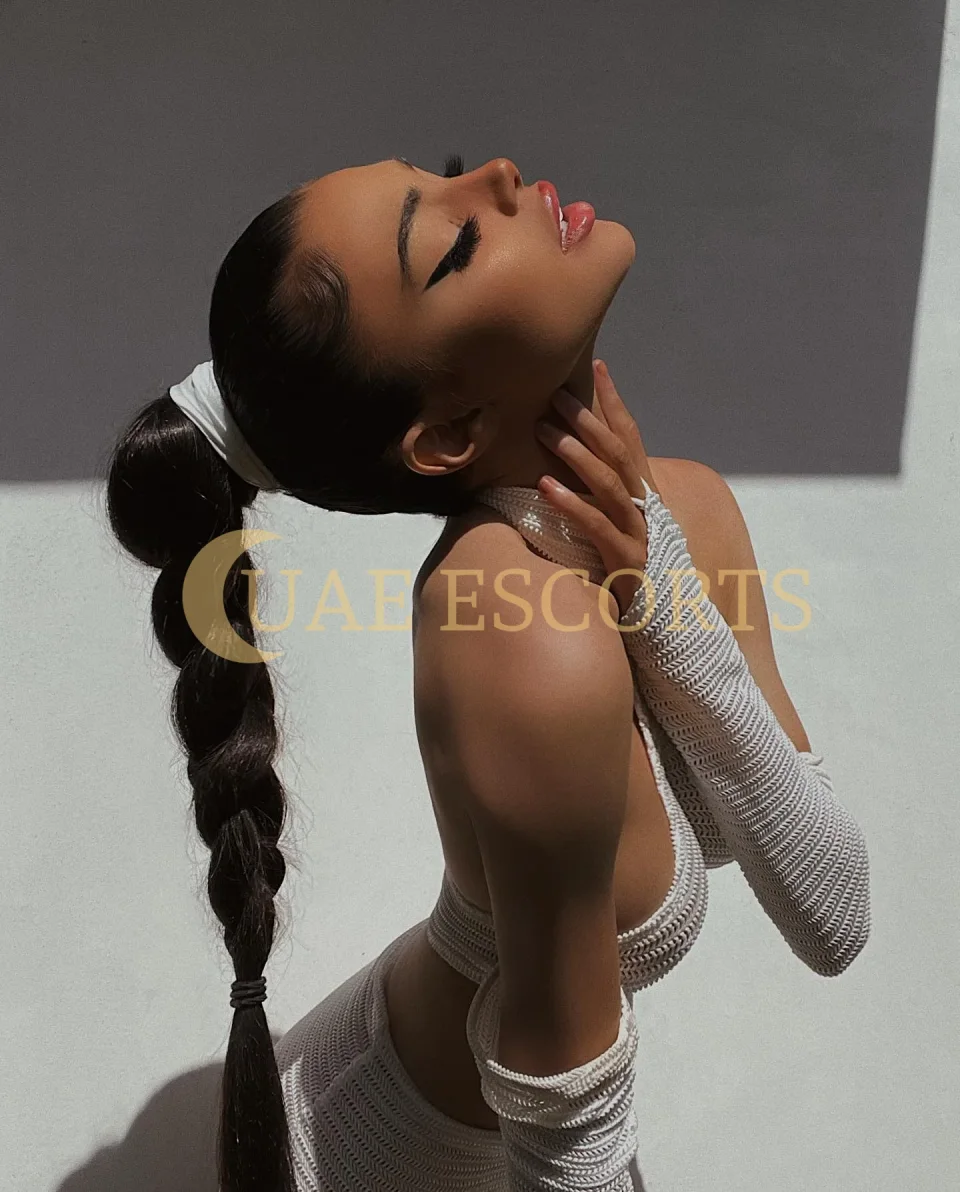 Lindsay photo 3 in Amsterdam: 25 years old, brown hair, 169 cm, 60 kg, Large bust