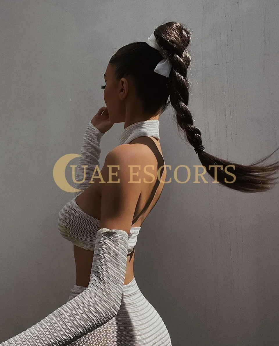 Lindsay photo 6 in Amsterdam: 25 years old, brown hair, 169 cm, 60 kg, Large bust