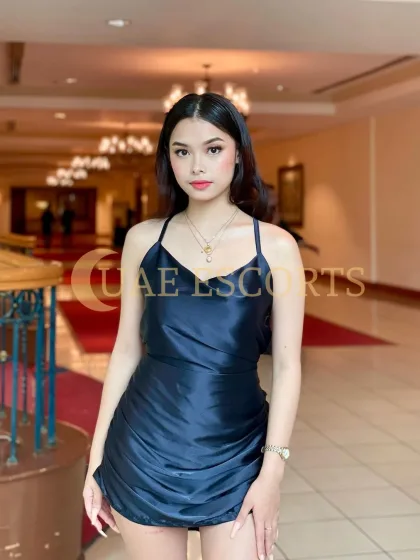 Lisa photo 1 in Woking: 23 years old, asian, slim, black hair, 165 cm, 43 kg, Large bust