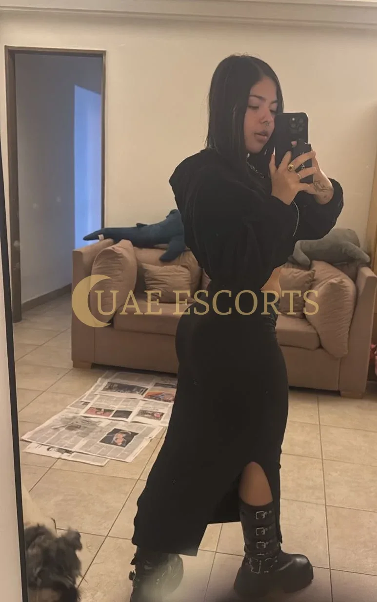 Lola photo 2 in Nuremberg: 26 years old, curvy, black hair, 174 cm, 54 kg, Large bust