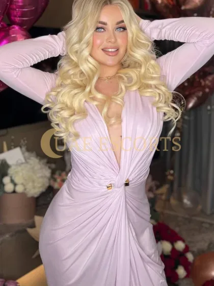 Miranda photo 1 in Paris: 25 years old, european, slim, blonde hair, 168 cm, 50 kg, Large bust