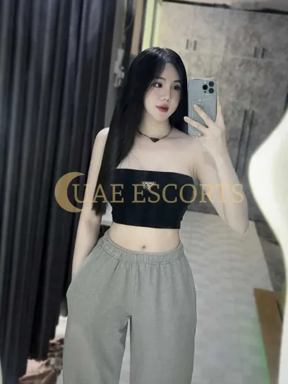 Nadine photo 2 in Lyon: 25 years old, slim, black hair, 165 cm, 49 kg, Large bust
