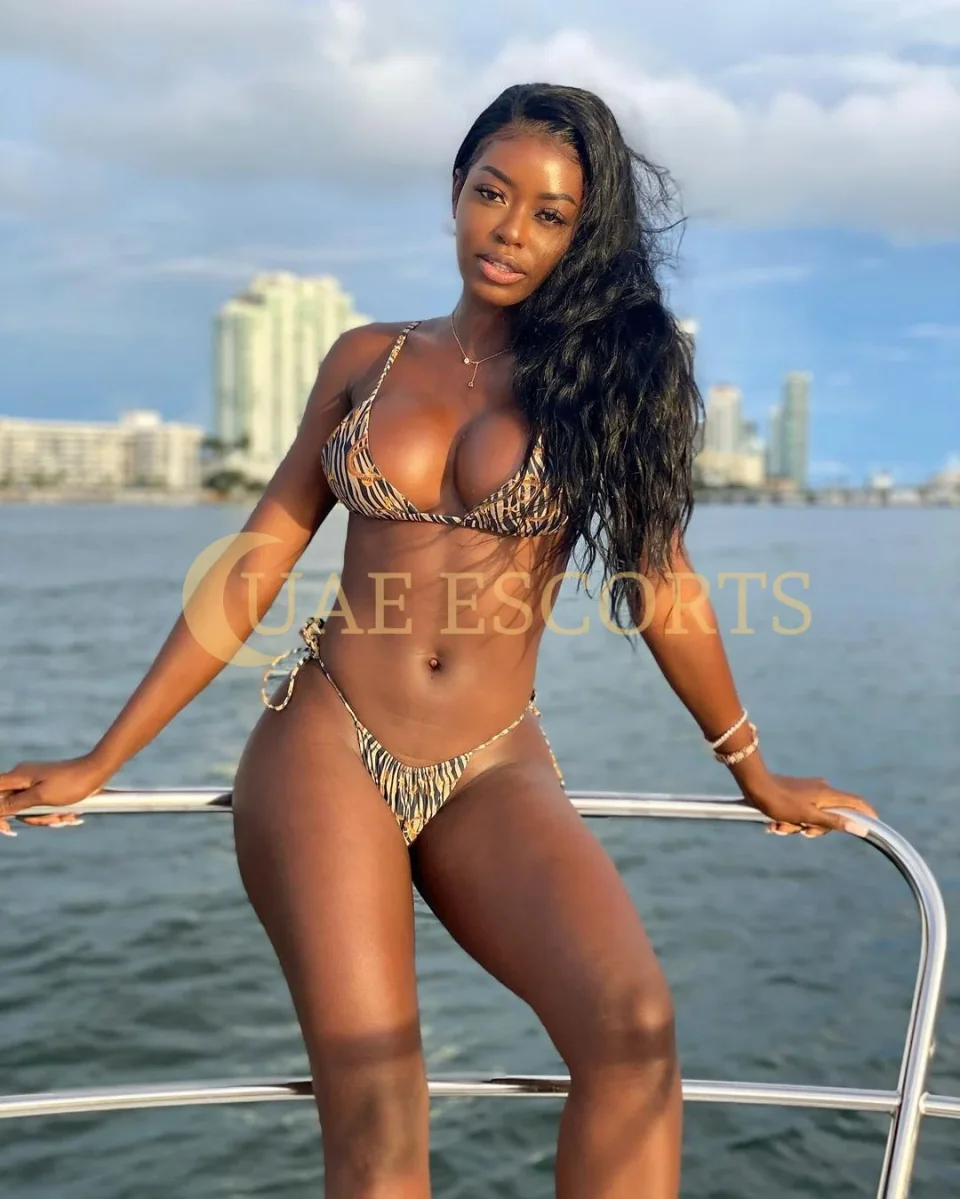 Natasha photo 1 in Hoofddorp: 25 years old, arab, curvy, black hair, 180 cm, 59 kg, Medium bust