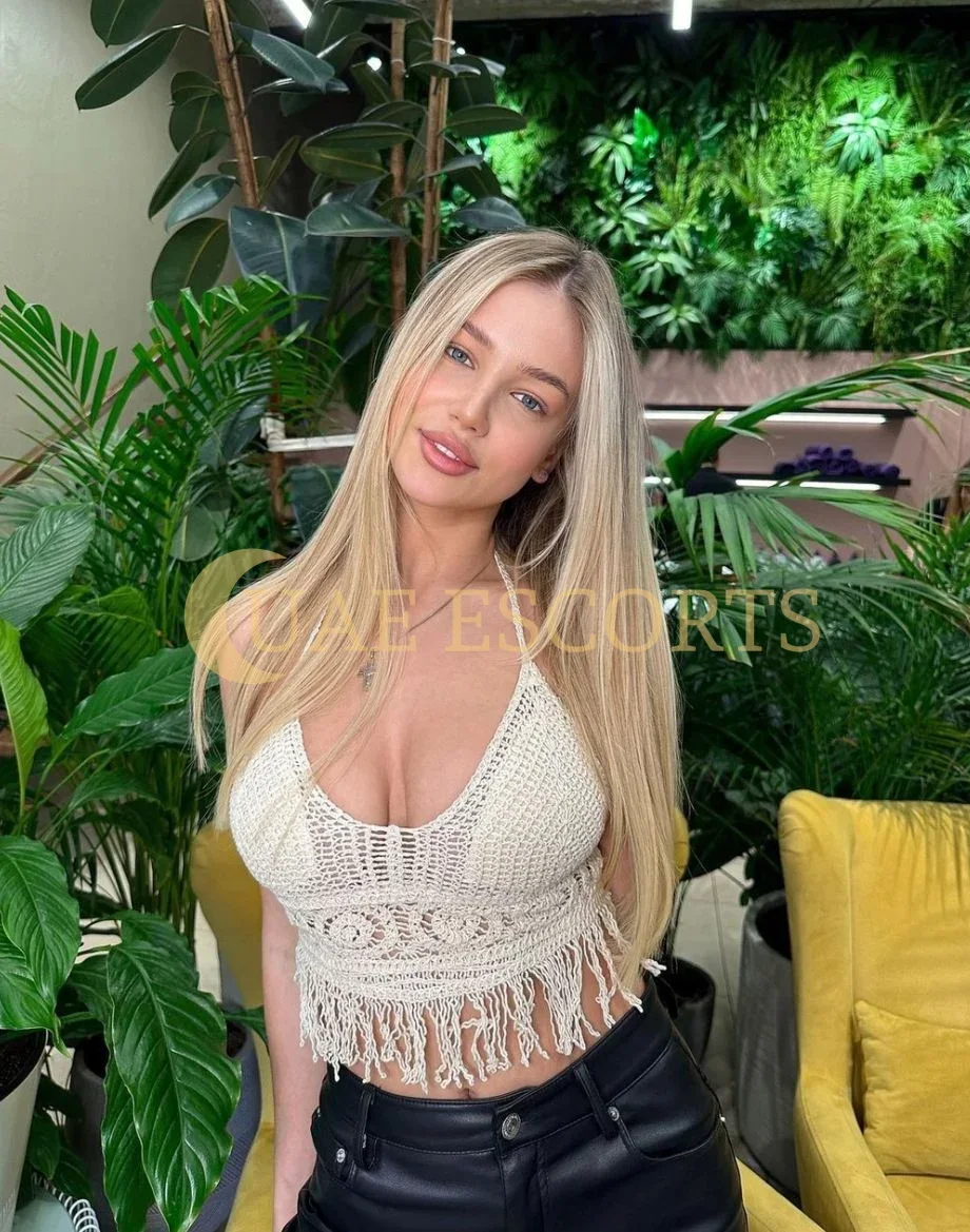 Nella photo 2 in Wolverhampton: 20 years old, european, slim, blonde hair, 170 cm, 54 kg, Large bust