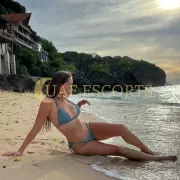 Oriana photo 4 in Frankfurt: 21 years old, european, slim, brown hair, 168 cm, 53 kg, Medium bust