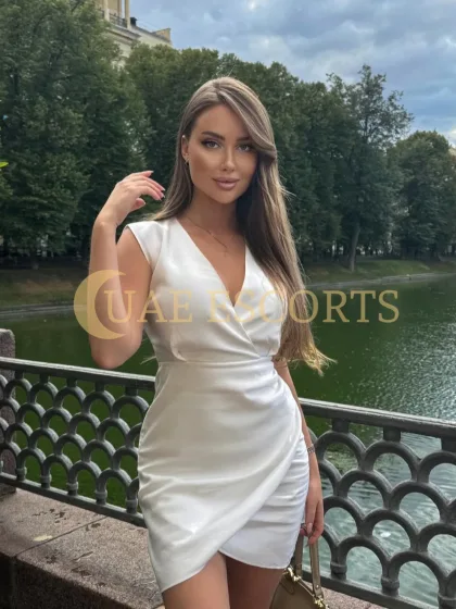 Oriana photo 5 in Frankfurt: 21 years old, european, slim, brown hair, 168 cm, 53 kg, Medium bust